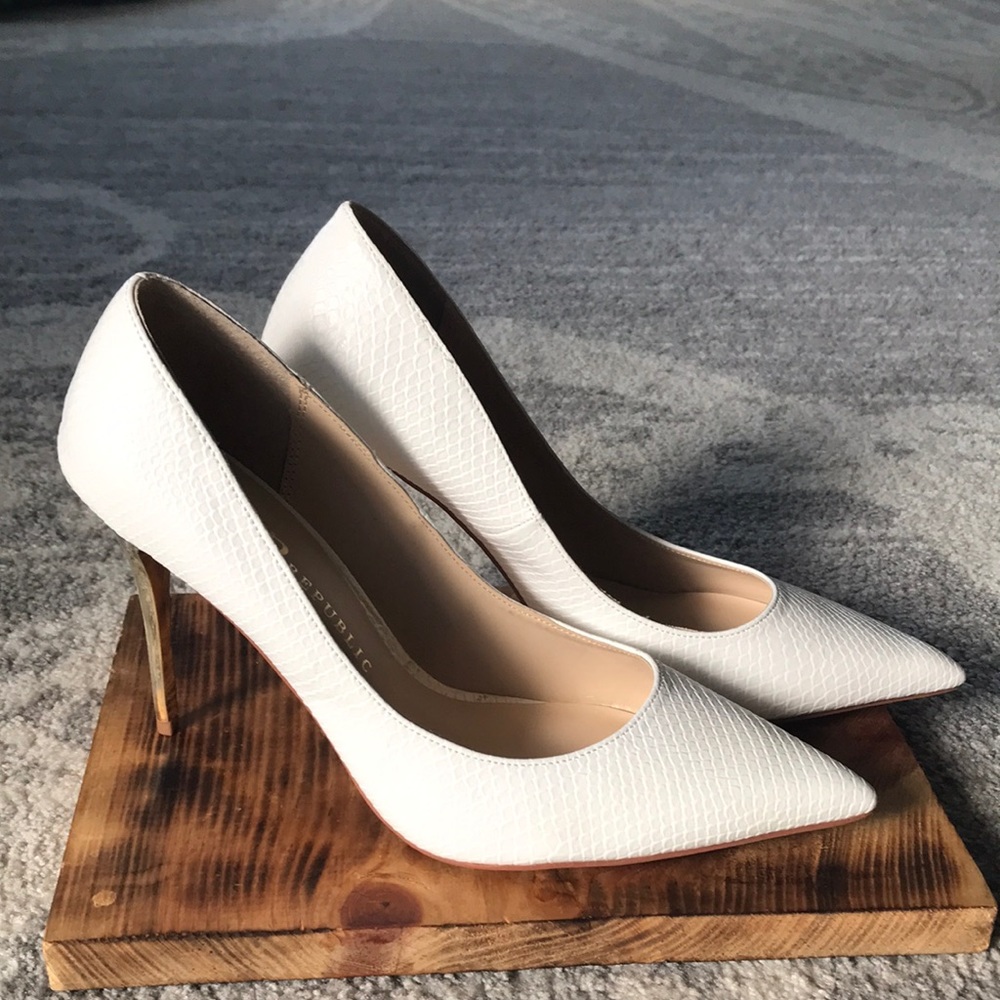 Rock & Republic White Faux Snake Skin Pattern High Heels Pumps